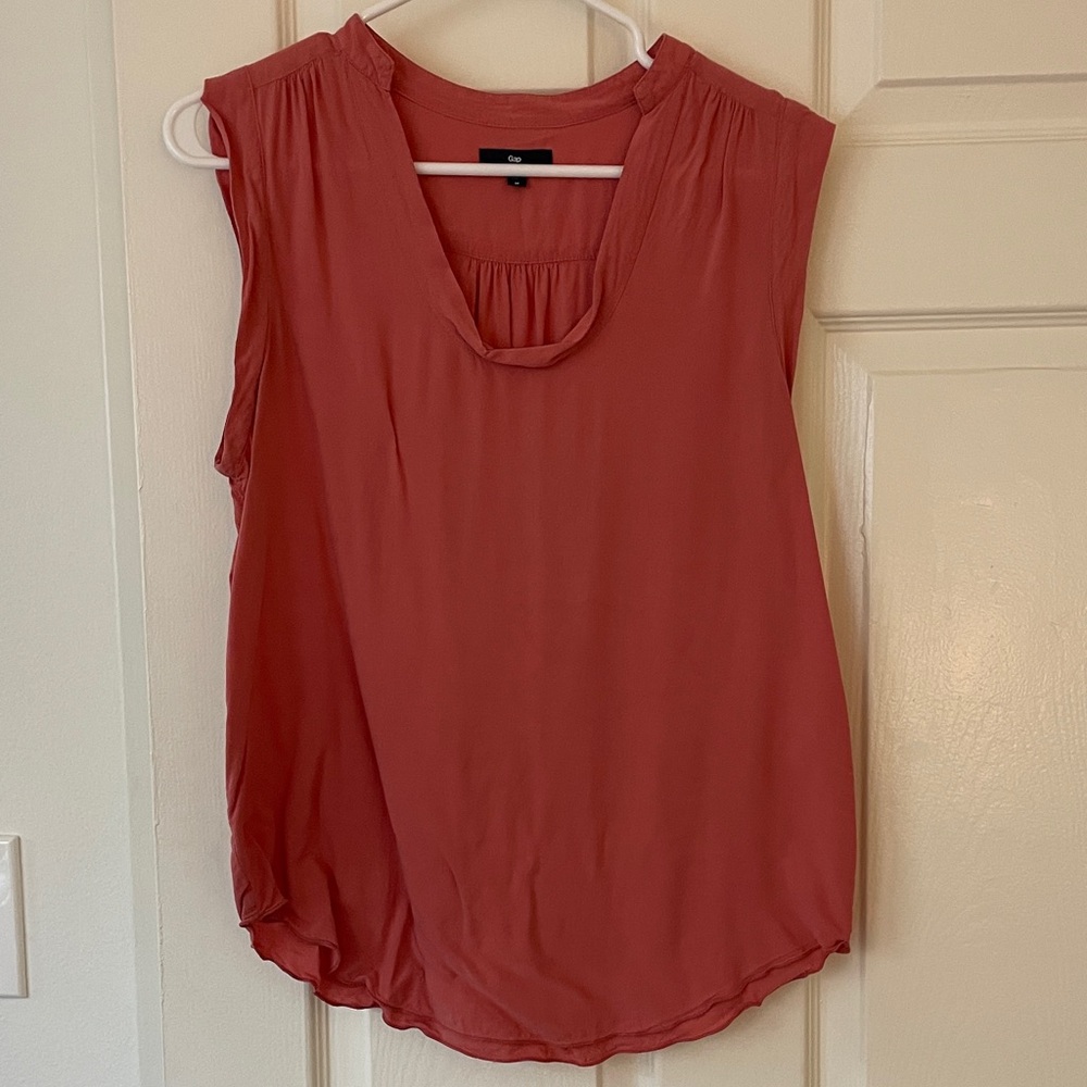 $2! 5 for $10 🔥GAP Sleeveless Blouse in Coral